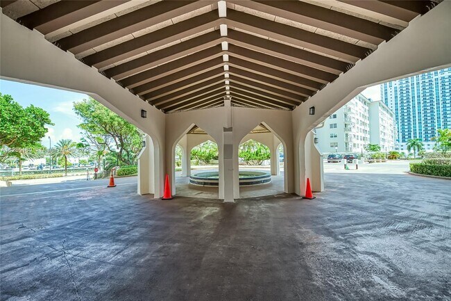 Foto del edificio - 1865 S Ocean Dr