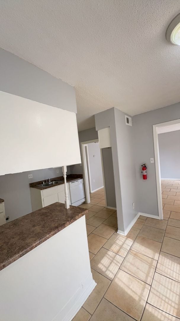 Foto del edificio - Spacious 3BR/2BA Duplex with Large Backyard – Memphis