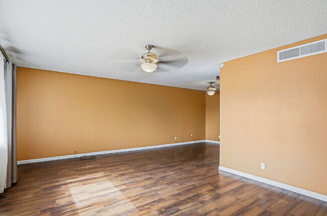 Foto del edificio - 3-Bedroom Home on Wedgewood Drive fully landscaped
