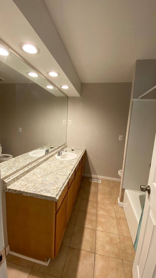 Building Photo - 8240 S Marion View Cir