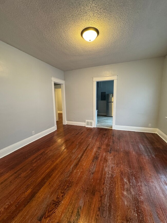 Building Photo - 1053 Huey St