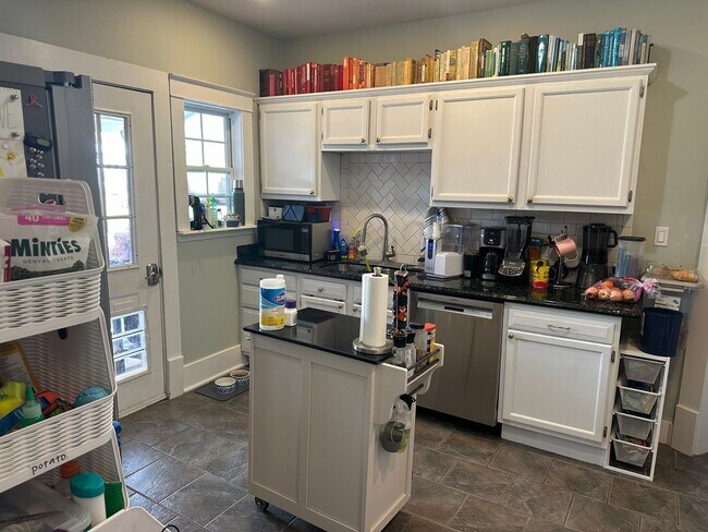 Building Photo - 2 Bedroom / 2 Bathroom Single Family Home ...