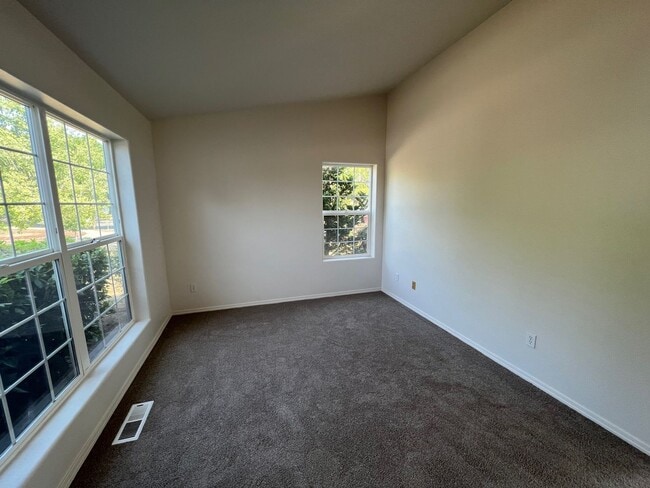 Building Photo - 17816 SW Gillette Ln