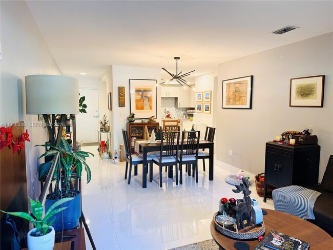 Foto del edificio - 10950 NW 82nd St