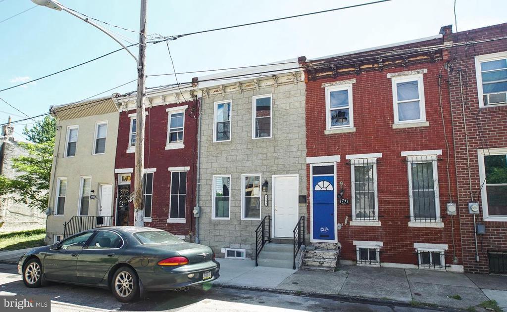Primary Photo - 1753 N Croskey St