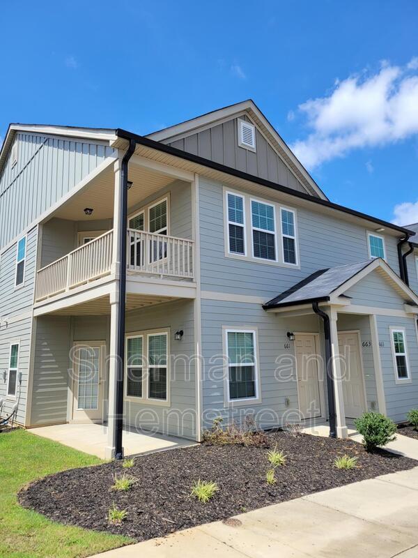 Foto principal - 663 Dobhill Ln