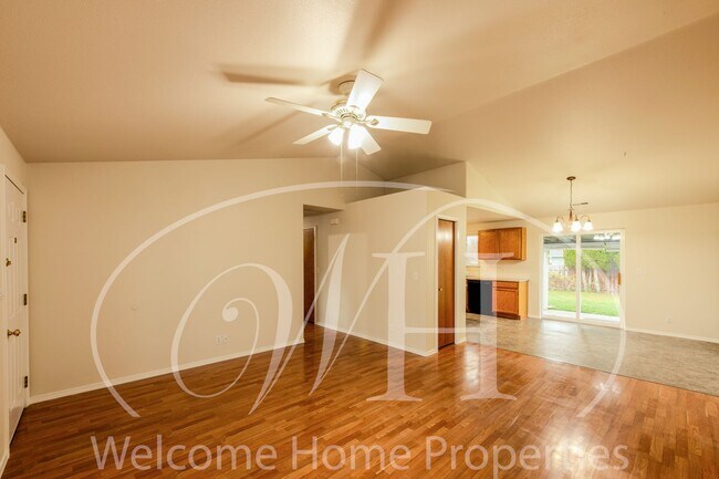 Foto del edificio - 337 NE Kingwood Pl