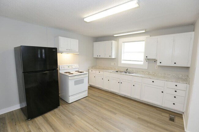 Foto del edificio - Charming 2BR/1BA Single Family Home in Gadsden