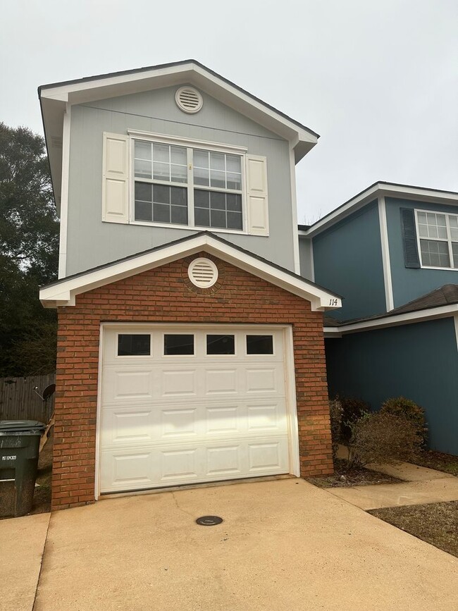 Building Photo - 114 S Springview