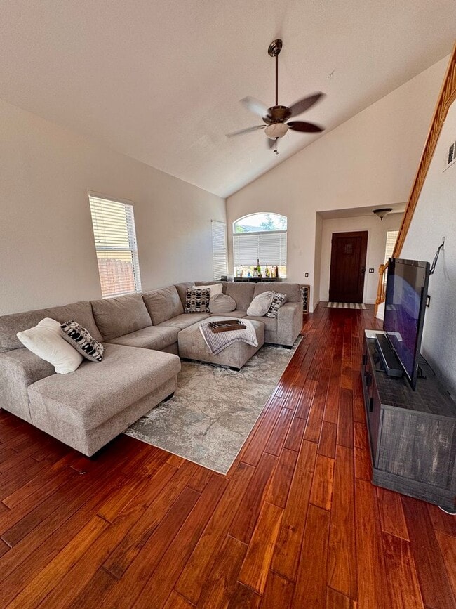 Building Photo - Spacious Home in the sought after The Arbo...