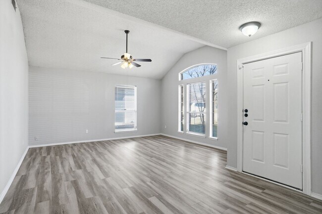 Foto del edificio - Spacious, Remodeled, 3-2-2 just off Boat Club in Eagle Mountain ISD!
