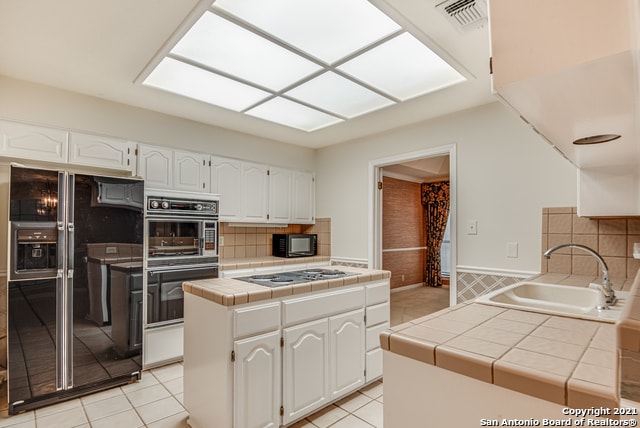Building Photo - 14823 River Glen N