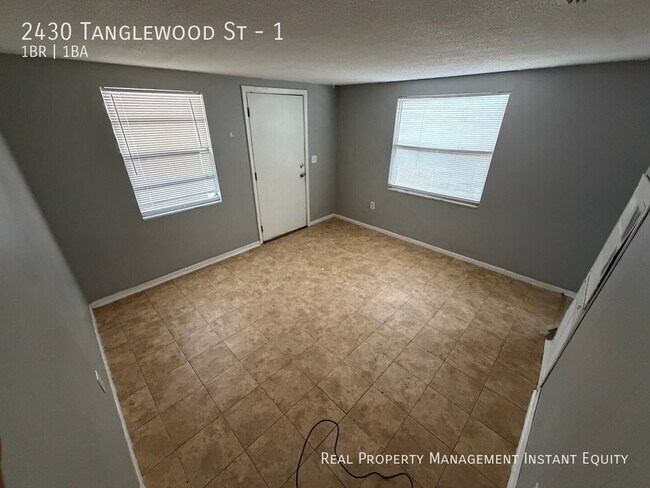 Foto del edificio - 2430 Tanglewood St