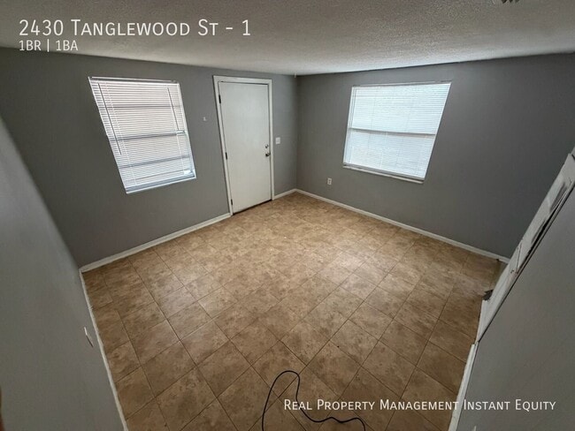Building Photo - 2430 Tanglewood St