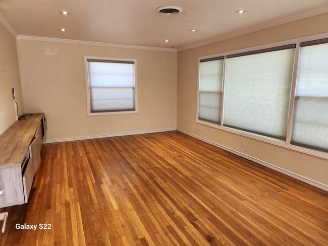 Foto del edificio - Bright and Cheery, well maintained 3 bedro...