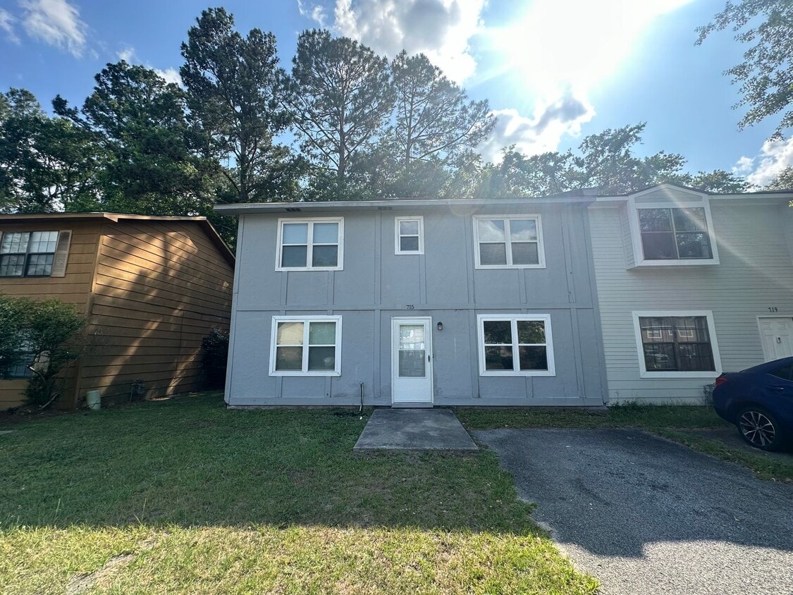 Primary Photo - Townhouse