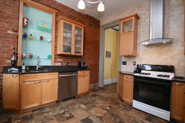 Building Photo - 106 Tremont Cir