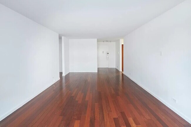 Foto del edificio - 1 BEDROOM 1 BATHROOM APARTMENT