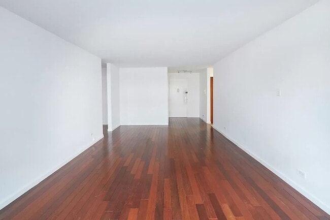 Building Photo - 1 BEDROOM 1 BATHROOM APARTMENT