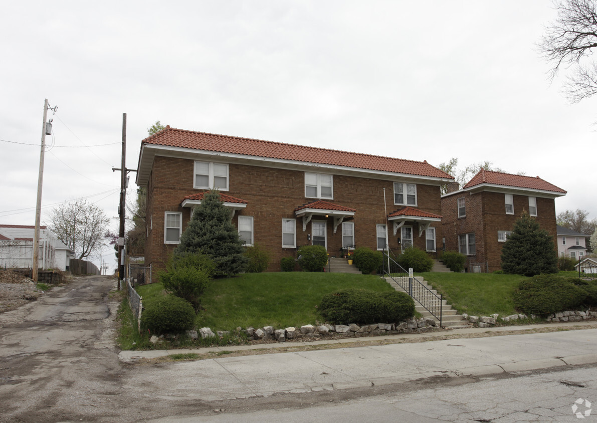 Primary Photo - Dundee Townhomes