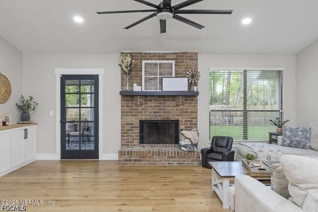 Foto del edificio - 1514 Rivergate Dr