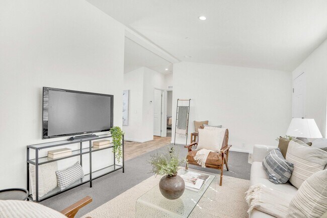 Foto del edificio - Newly 3 Bedroom / 2 Bathroom Home in Excel...