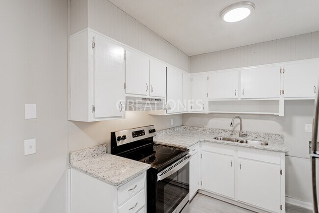 Foto del edificio - 1748 Emerson Ave