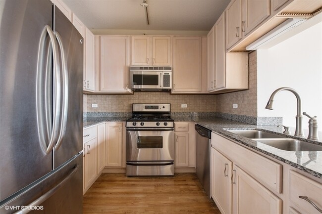 Building Photo - 1717 S Prairie Ave