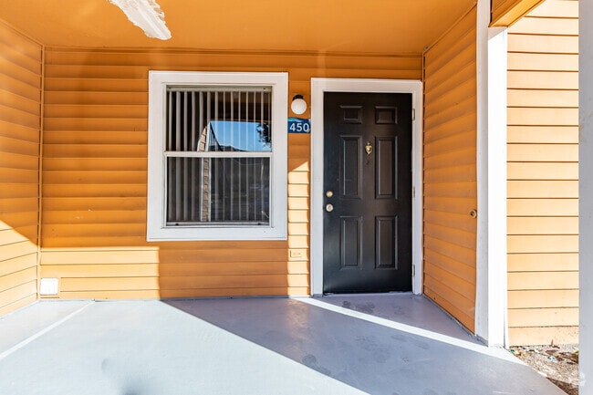 1 BR, 1 BA - 727 SF - Mira Lagos Apartments