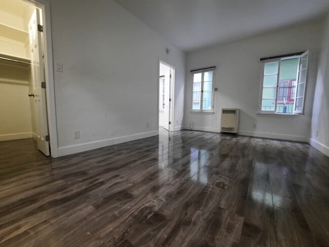 Building Photo - 839 Parkman Ave