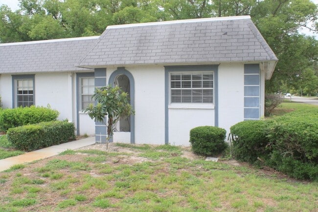 Building Photo - Completely Updated Condo