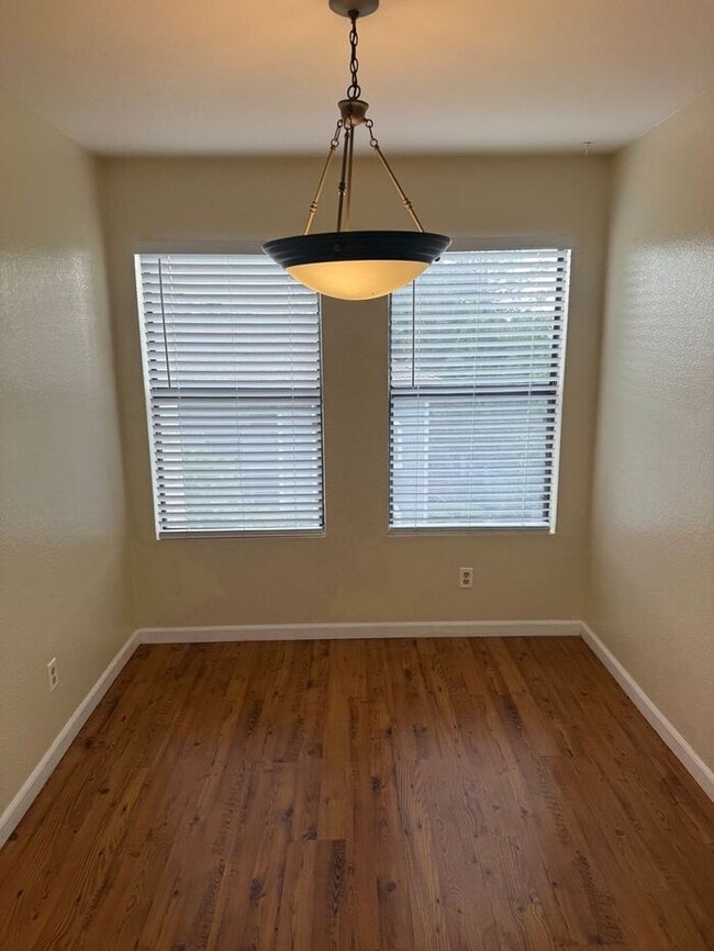 Building Photo - Nice 2 Bedroom 2 Bath Condo