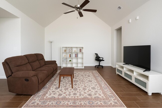 Building Photo - 1535 Cathedral Bend Dr