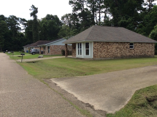 Building Photo - 44107 Lake Village Rd