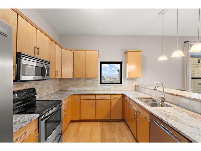 Building Photo - 270 4th St E