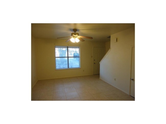 Building Photo - 212 W Val Verde Cir