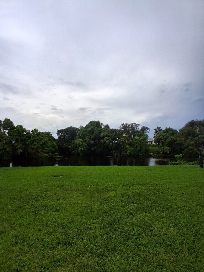 Foto del edificio - 131 Lake Arbor Dr