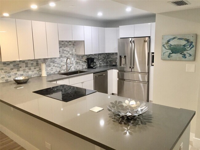 Foto del edificio - 6039 Collins Ave