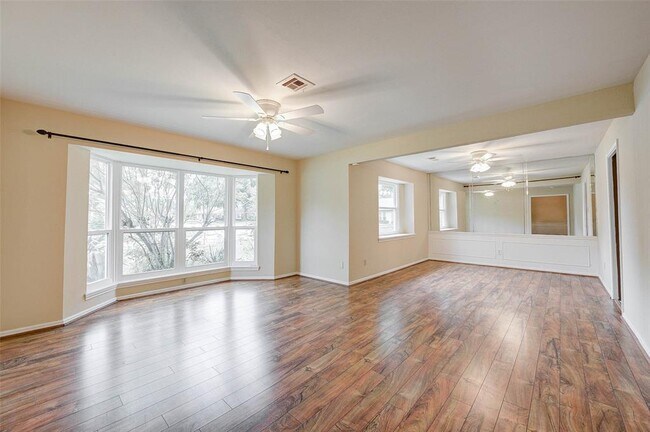 Foto del edificio - 5403 Clift Haven Dr