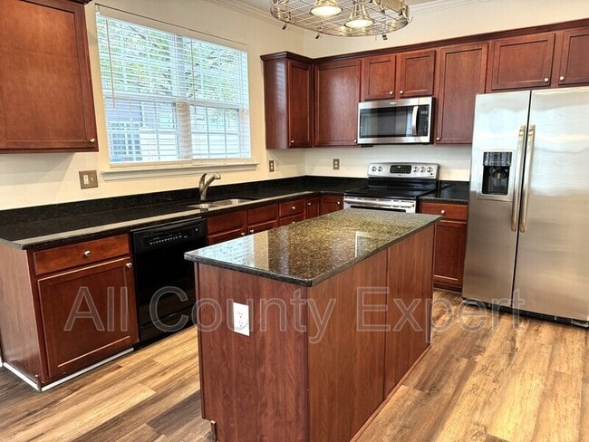 Foto del edificio - 969 Pierce Ivy Ct NE