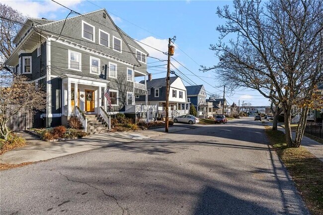 Foto del edificio - 73 Bayside Ave