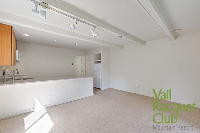 Building Photo - 1BR, 1BA with Health Club Membership