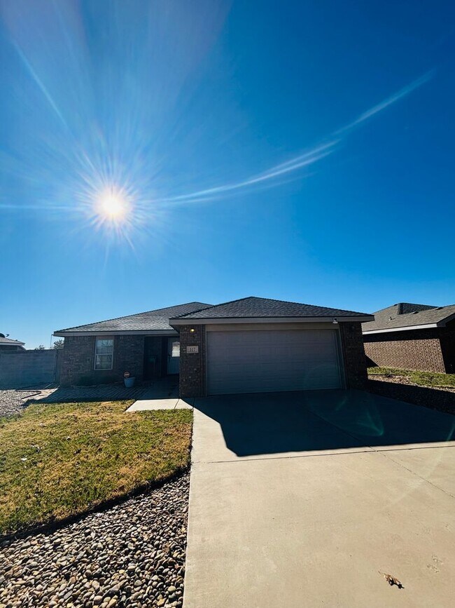 Foto del edificio - 517 Almond Tree Ln