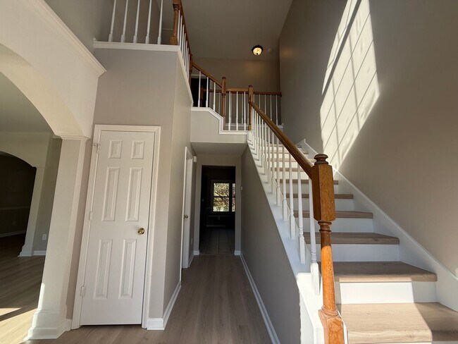 Foto del edificio - Beautiful 4BR / 2.5BA Home in Chattahoochee High School District – Fresh Paint & Updated Flooring