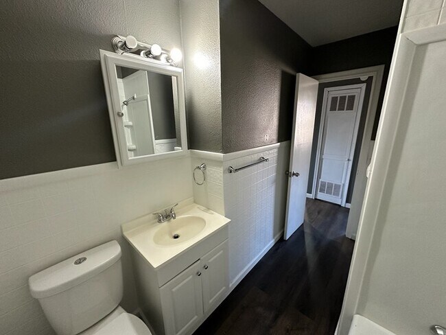 Foto del edificio - 4321 Deerfield St