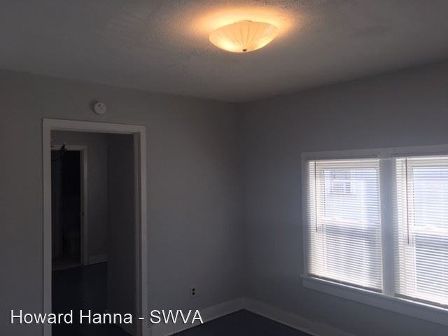Building Photo - 1 br, 1 bath House - 1266 Oak Avenue