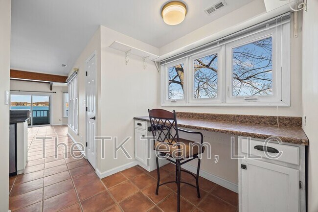 Foto del edificio - 372 Northwest Dr