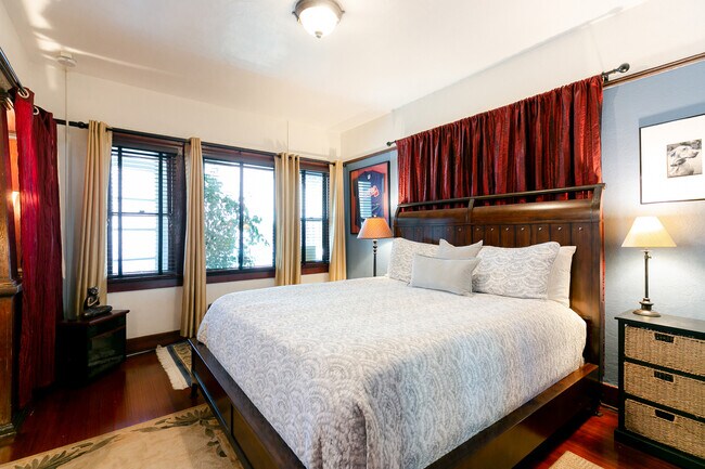 bedroom - 747 Tenth Ave