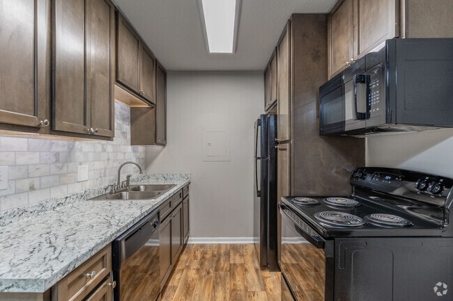 1BR, 1BA - 650SF - Kitchen - The Linden Apartments