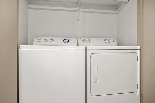 C242450_AdairoffAddison_Vacante1b1b_Lavandería_01 - Adair off Addison